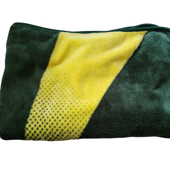 Oregon Duck Throw Blanket - Picture 3 of 4